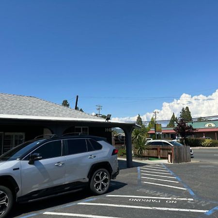 Western Village Inn Willits Bagian luar foto